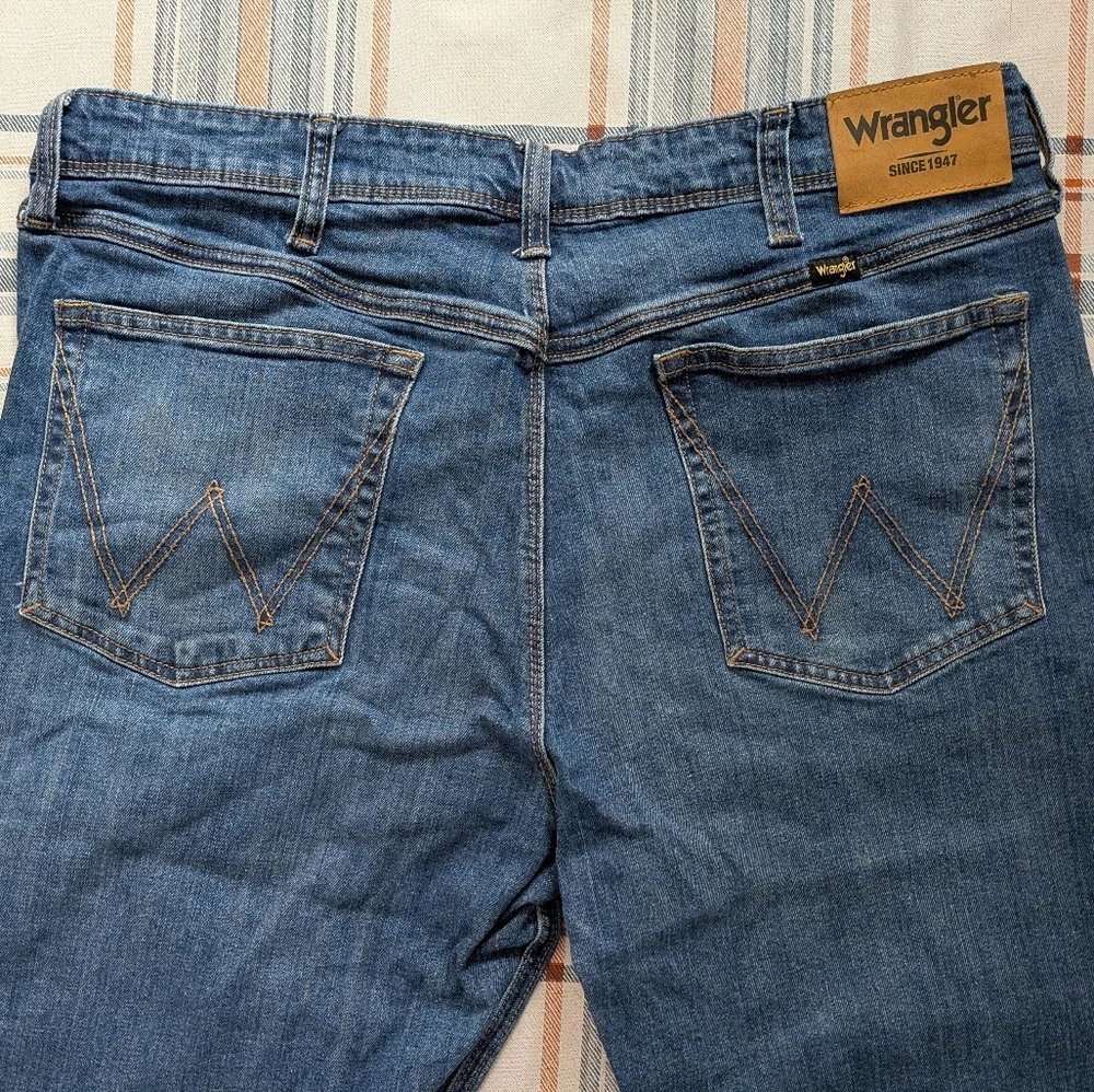 Wrangler Men's Relaxed Fit Blue Jeans Sz 36 x 30 Regular Fit - Picture 7 of 9